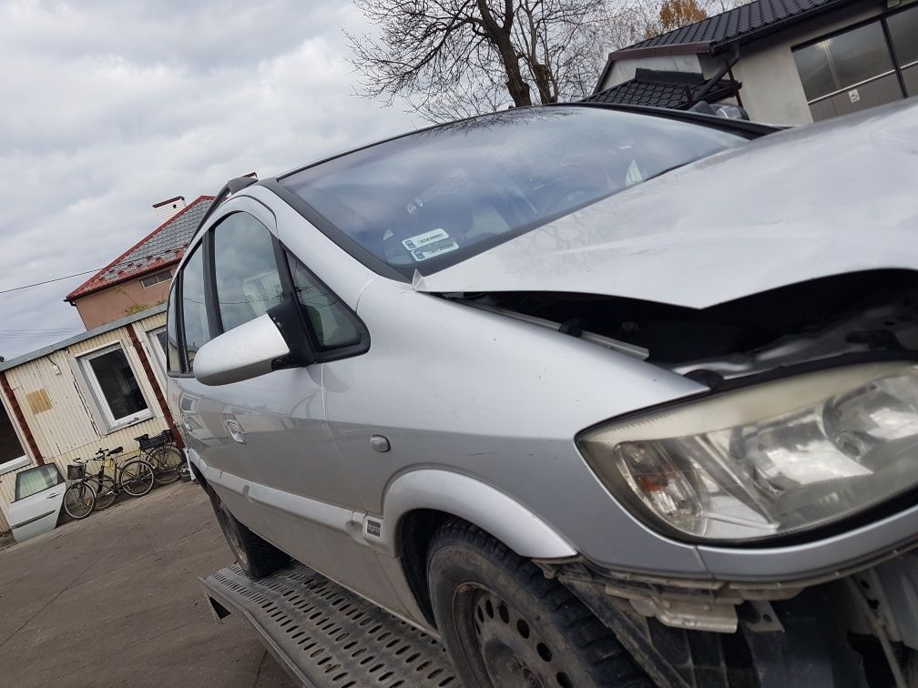 Klapa lampa drzwi skrzynia Opel Zafira A 2.2D  92KW Z157 części