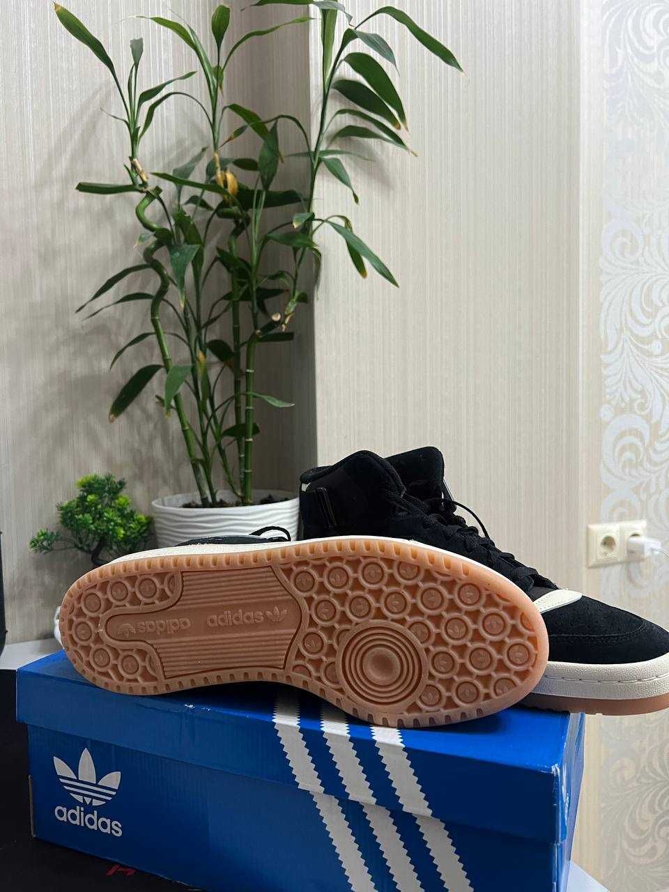 Кроссовки Adidas ( 44 размер )