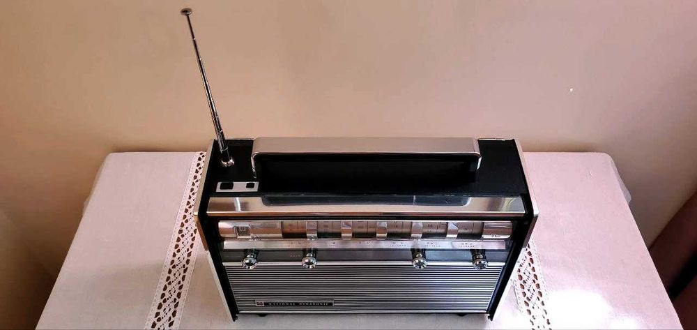 Ре-зерв радиоприемник National Panasonic RF 3000.