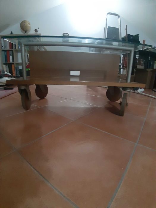 Móvel para tv com tampo de vidro, com oferta outro  em madeira