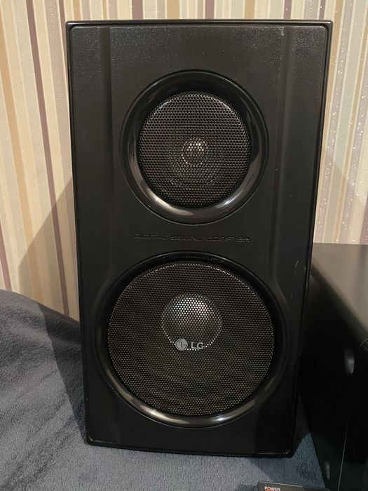 Домашній кінотеатр караоке LG MBD-K62Q