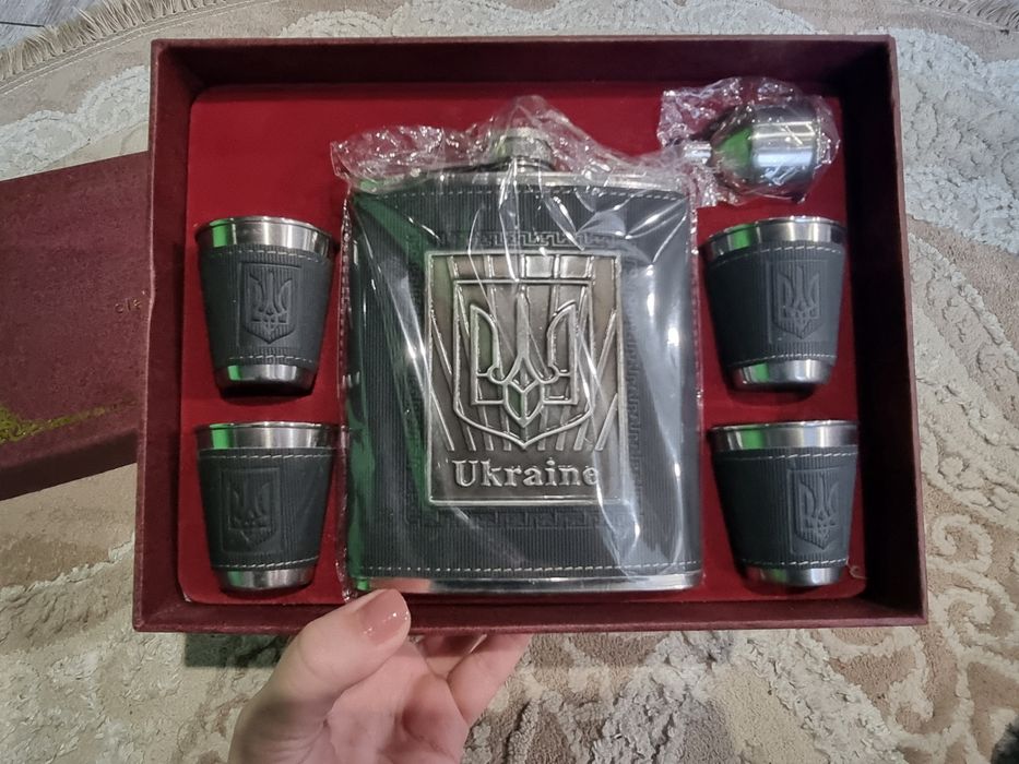 Подарунковий набір для чоловіка, є на коробці подряпина