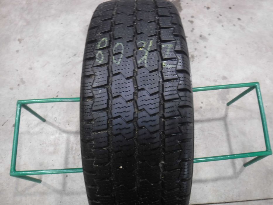 1xOpona 235/65/R16C całoroczne Continental VancoFourSeason 2 6mm