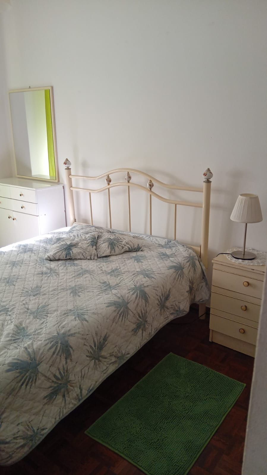 Alugo quarto  -- Odivelas