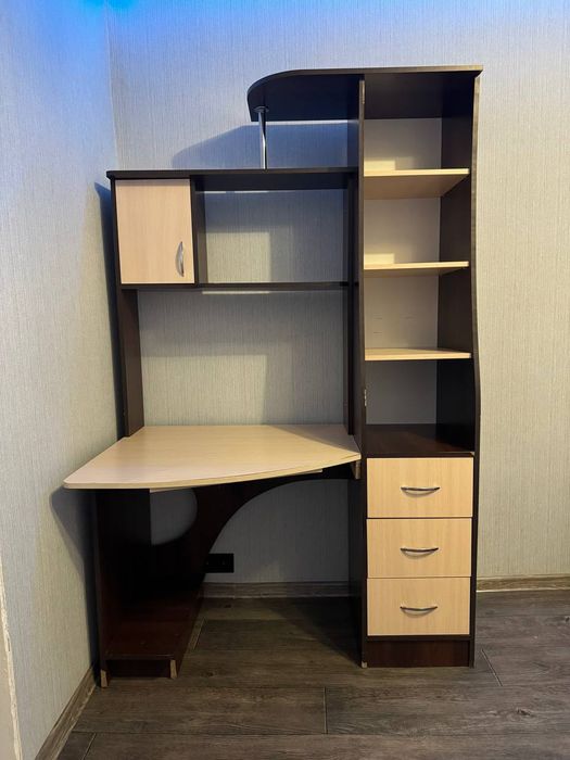 Продам компьютерный стол