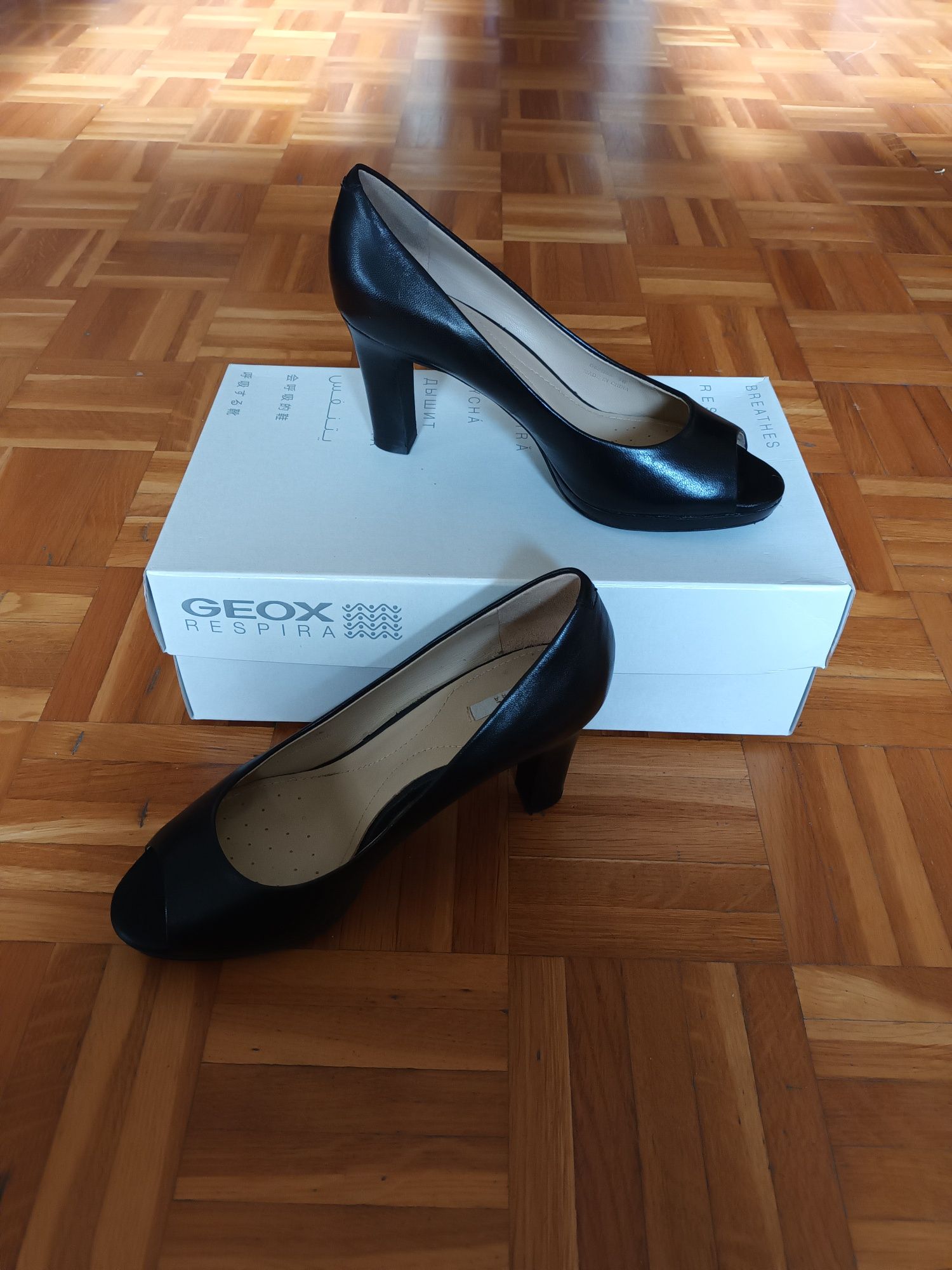 Sapatos de senhora Geox em preto