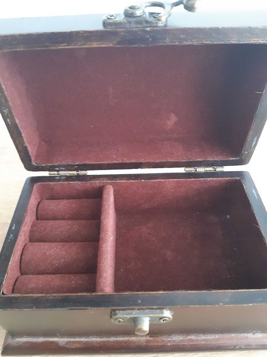 szkatułka skrzyneczka kuferek na biżuterię