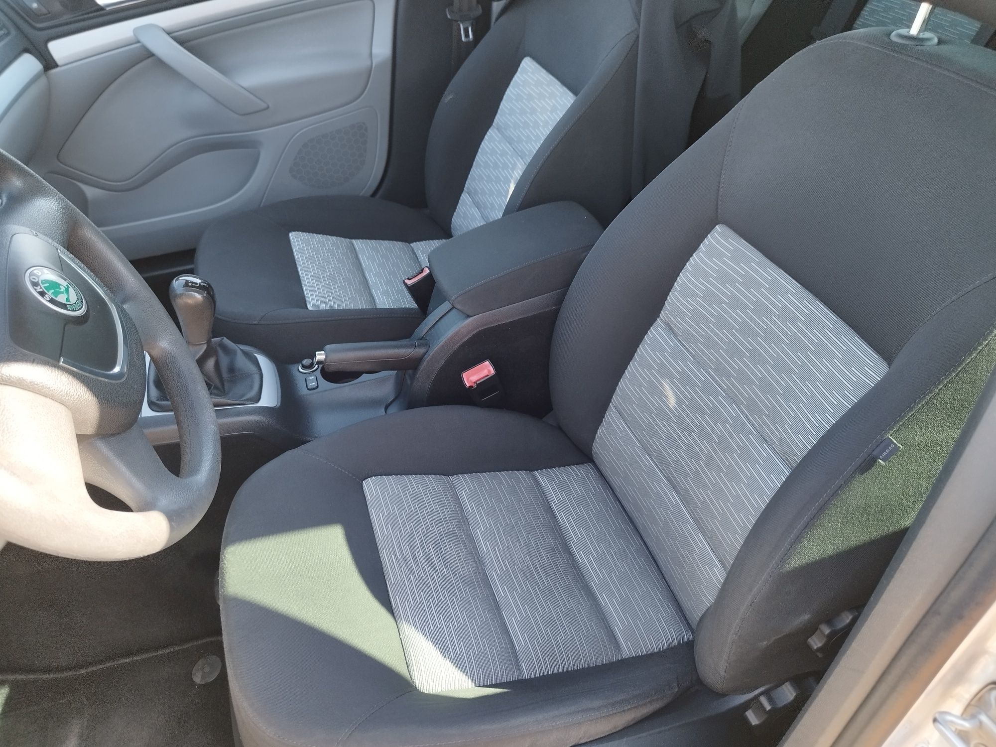 Octavia 2 kombi Ambiente 1.6 Mpi 102km - ładny stan