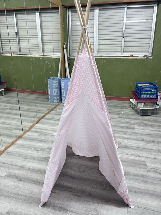 Tenda para quarto de menina