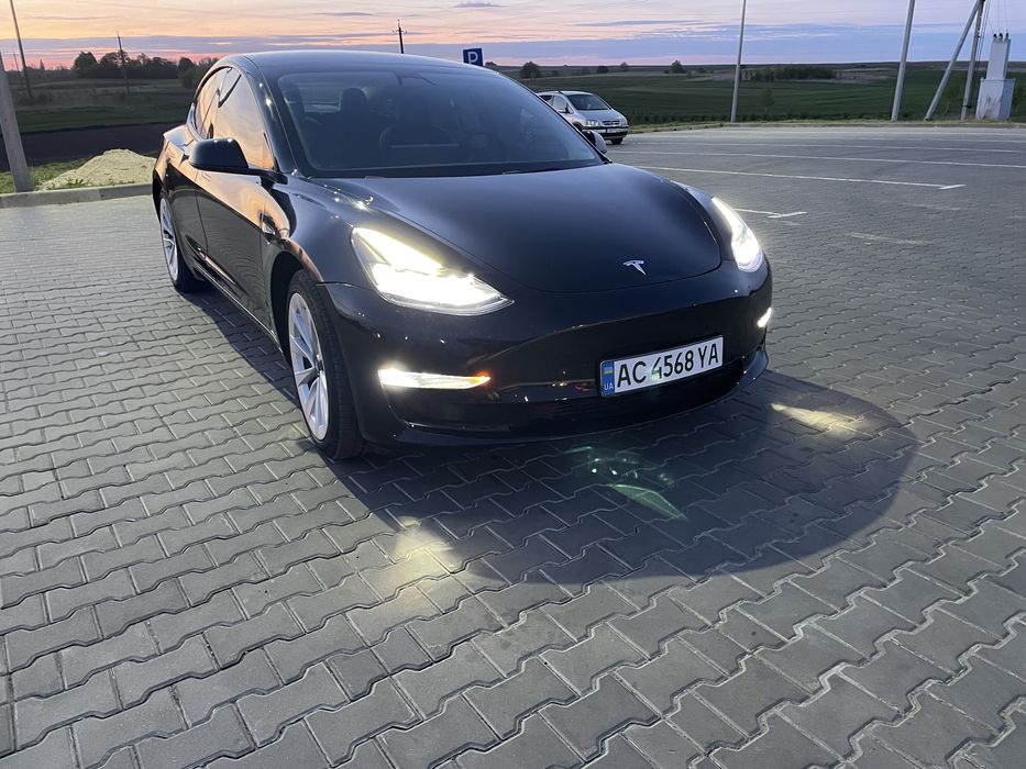 Продам Tesla model 3