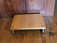 Mesa HIFI baixa, para amplificadores de potência, ou outros.