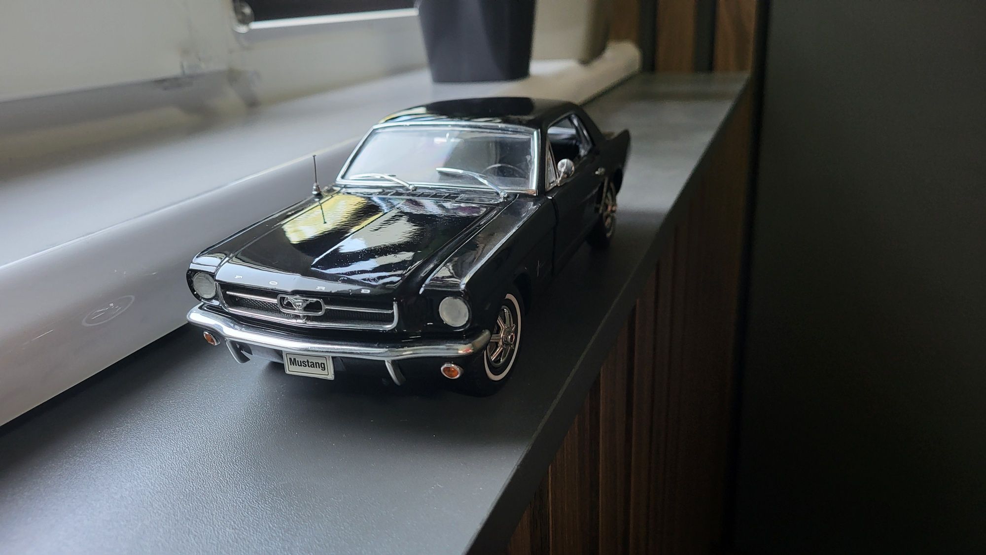 1/18 Ford Mustang 1/2 1964 Welly