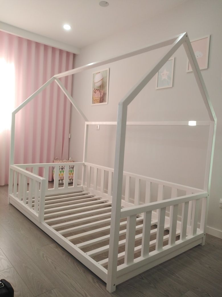 Camas casinha bebé