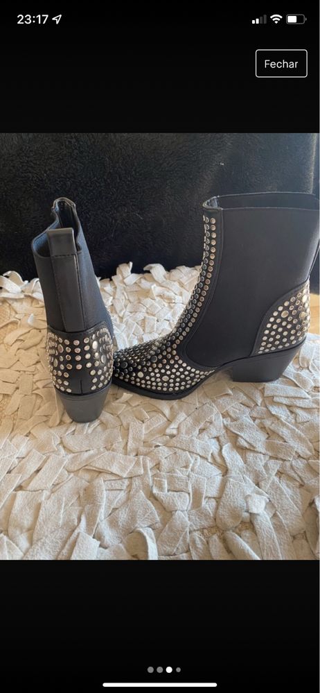 Botas com tachas