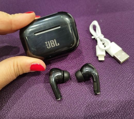 Nowe, czarne bezprzewodowe słuchawki z logo JBL