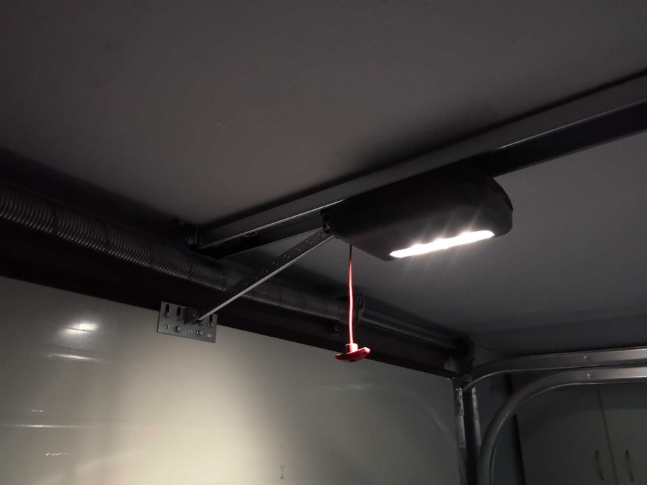 Brama Fakro na PILOTA Orzech 3000x2125 garażowa segmentowa