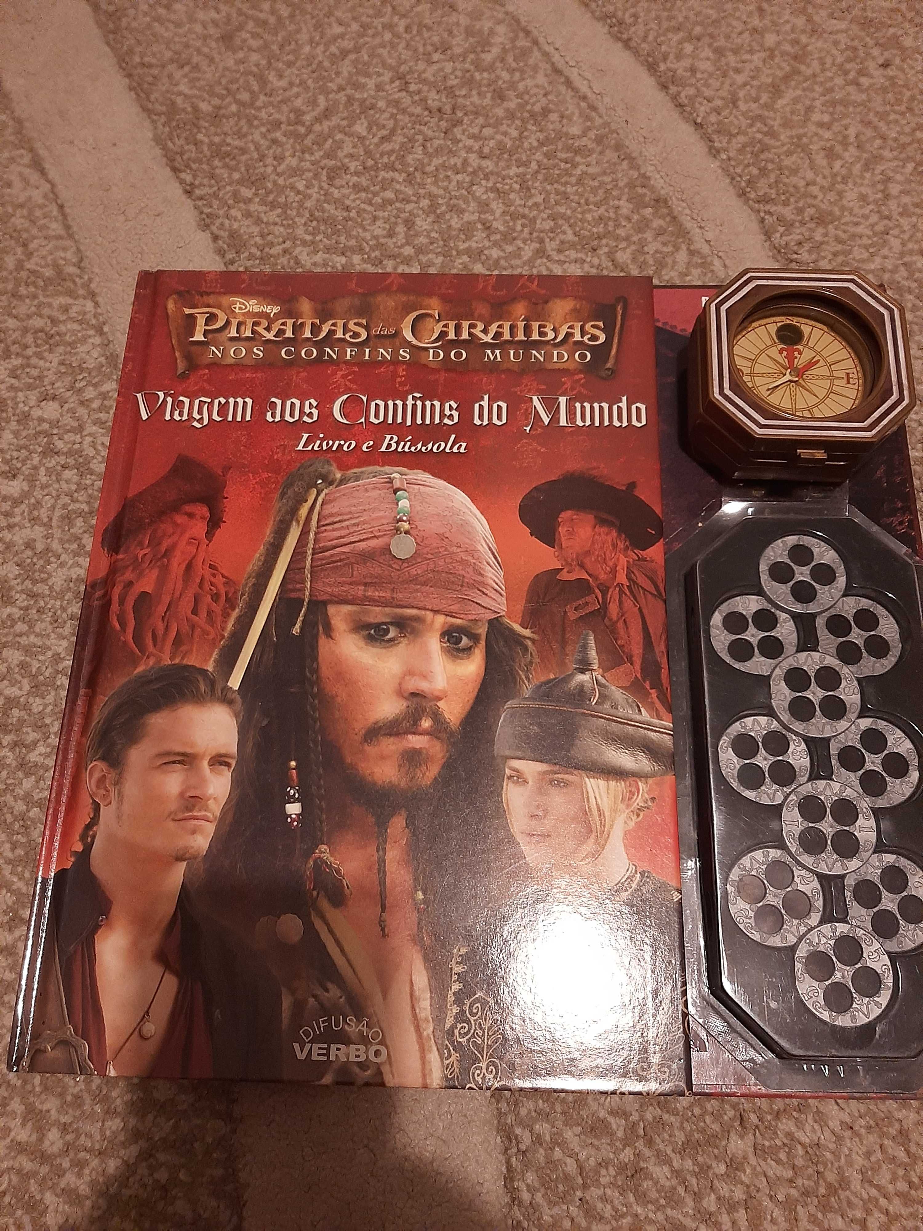 Livro Piratas das Caraíbas, livro e bússola