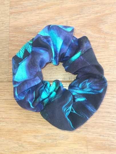 Okee scrunchie w odcieniach niebieskiego