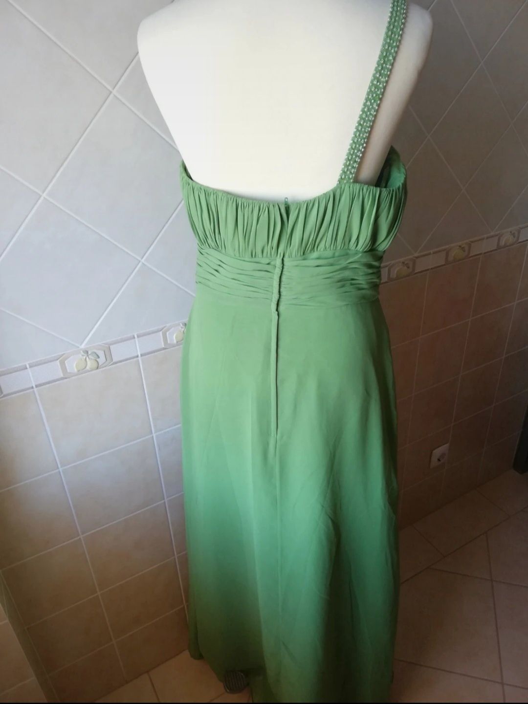 Vestido de cerimónia comprido, em verde alface