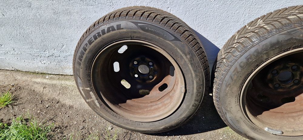 Komplet 4 opony zimowe z felgami 165/70 R14