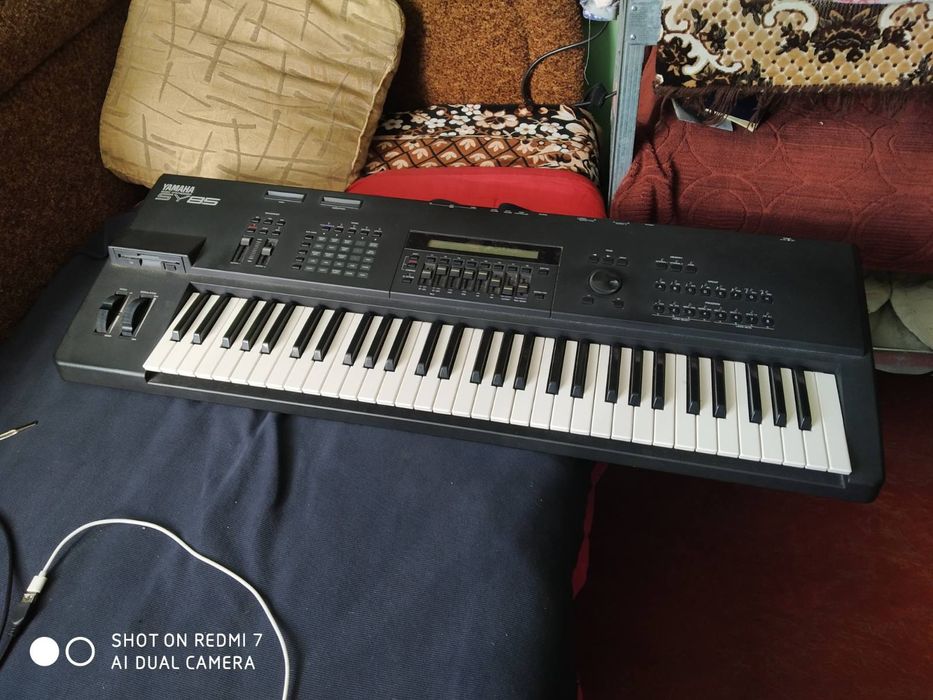 Синтезатор Yamaha SY85 ідеальний стан
