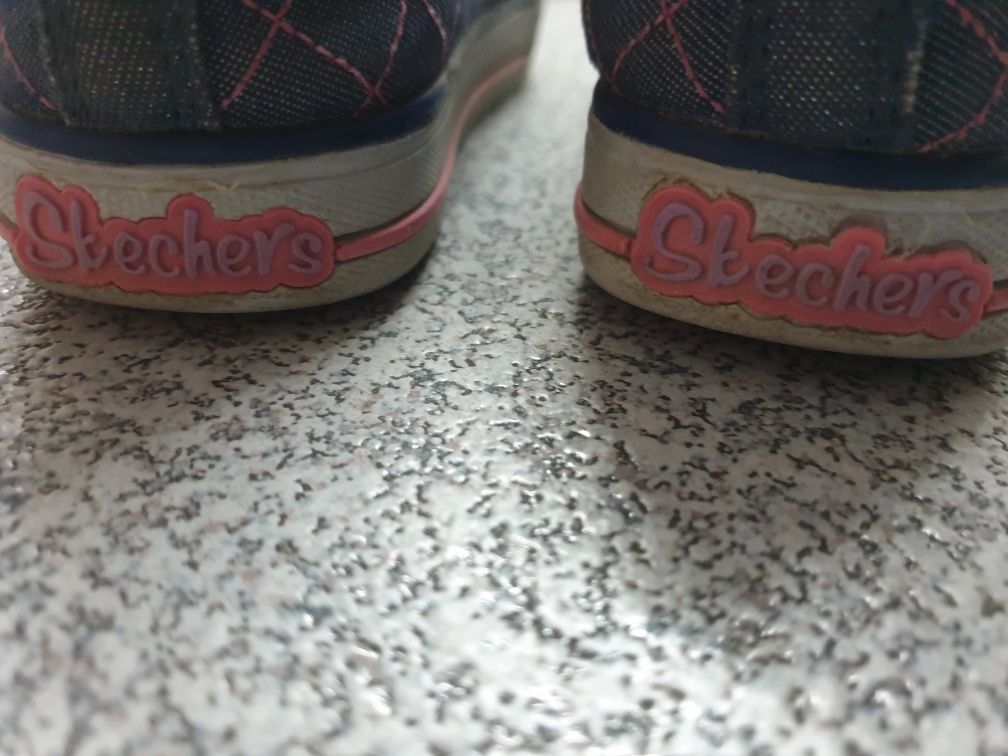 Tenis Skechers menina com luzes