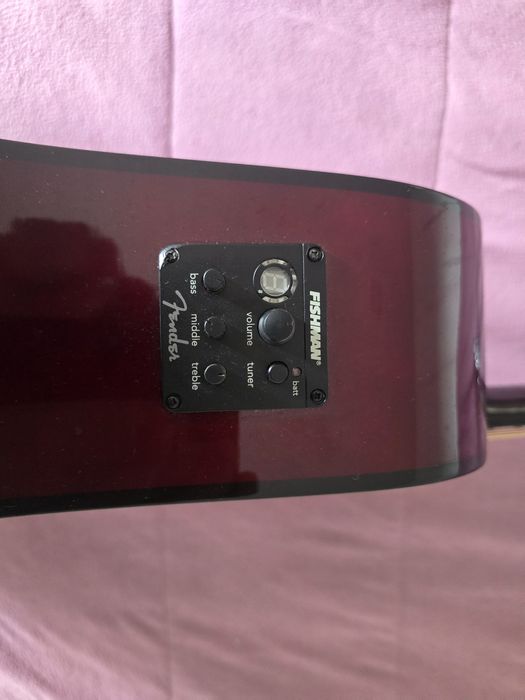 Violão Fender com afinador
