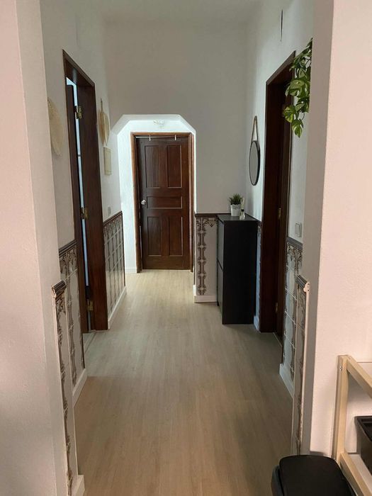 Aluga-se 1 quarto