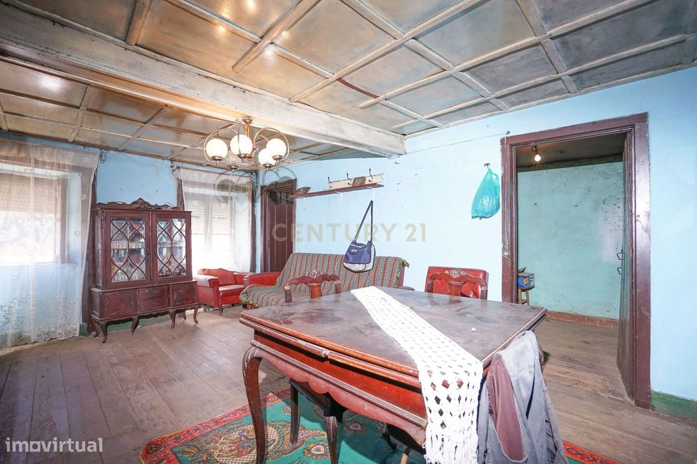 Casa de dois pisos, T4 com terreno a poucos minutos da Praia Fluvial d