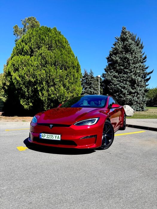 Автомобиль Tesla  model S