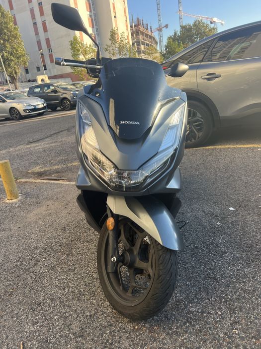 Honda pcx em muito bom estado ! Economica perfeita para a cidade