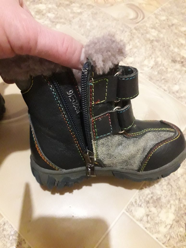 Детские зимние ботинки,и тапочки