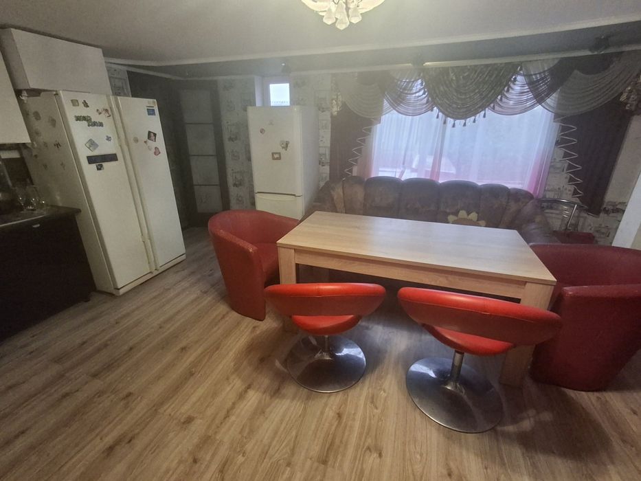 Двоповерховий будинок у центрі