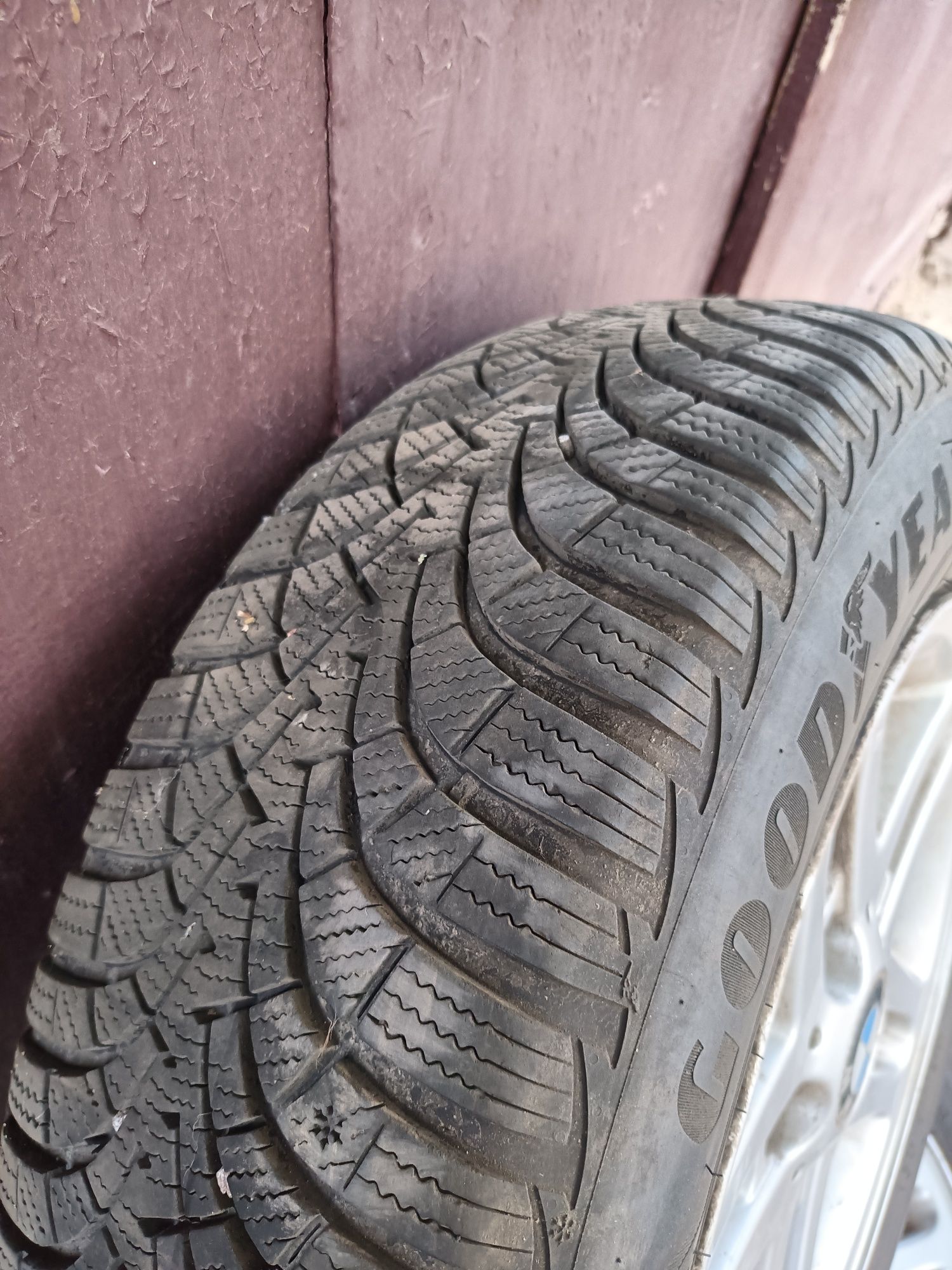Колеса bmw 195х65х15 Goodyear Ultragrip
