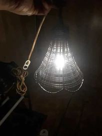 lampka wiszaca metalowa