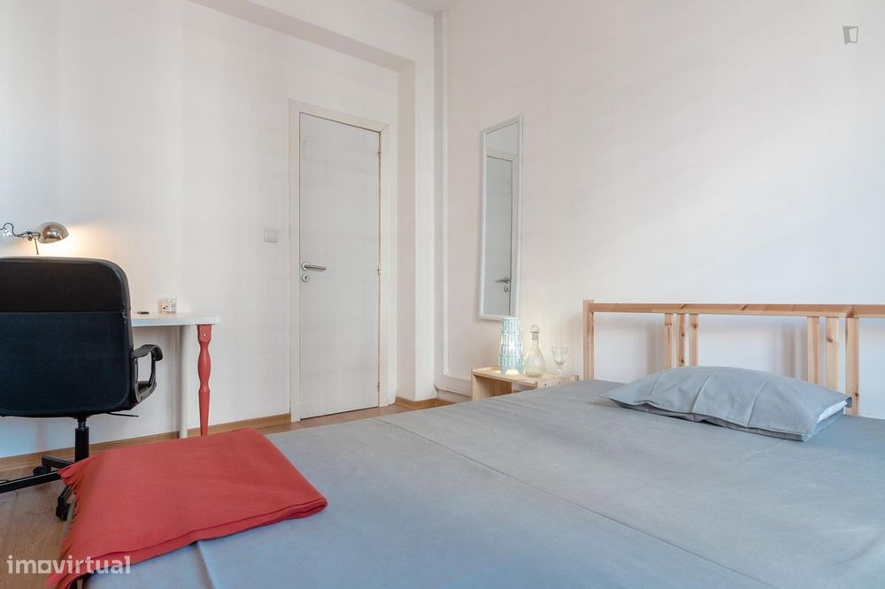 50461 - Quarto com cama de casal no Saldanha