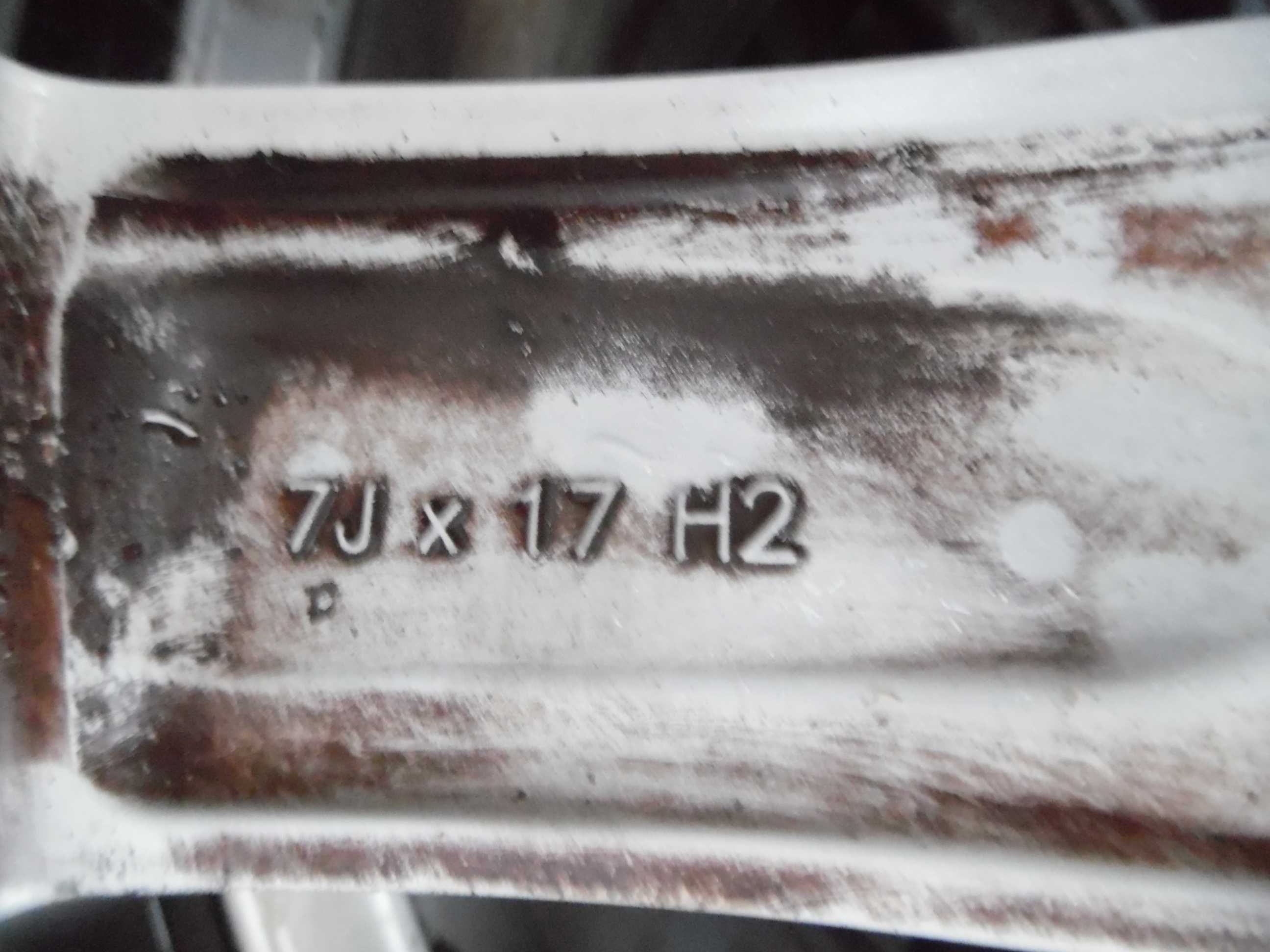 Sprzedam 2 felgi  17 cali volkswagen Tiguan 7J X 17 H2