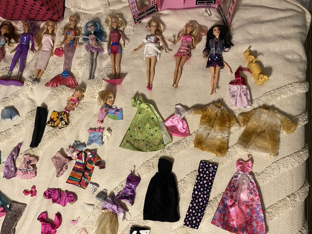 Lalki lalka Barbie 9 sztuk dużych, szafa dwa psy i dwa bobasy