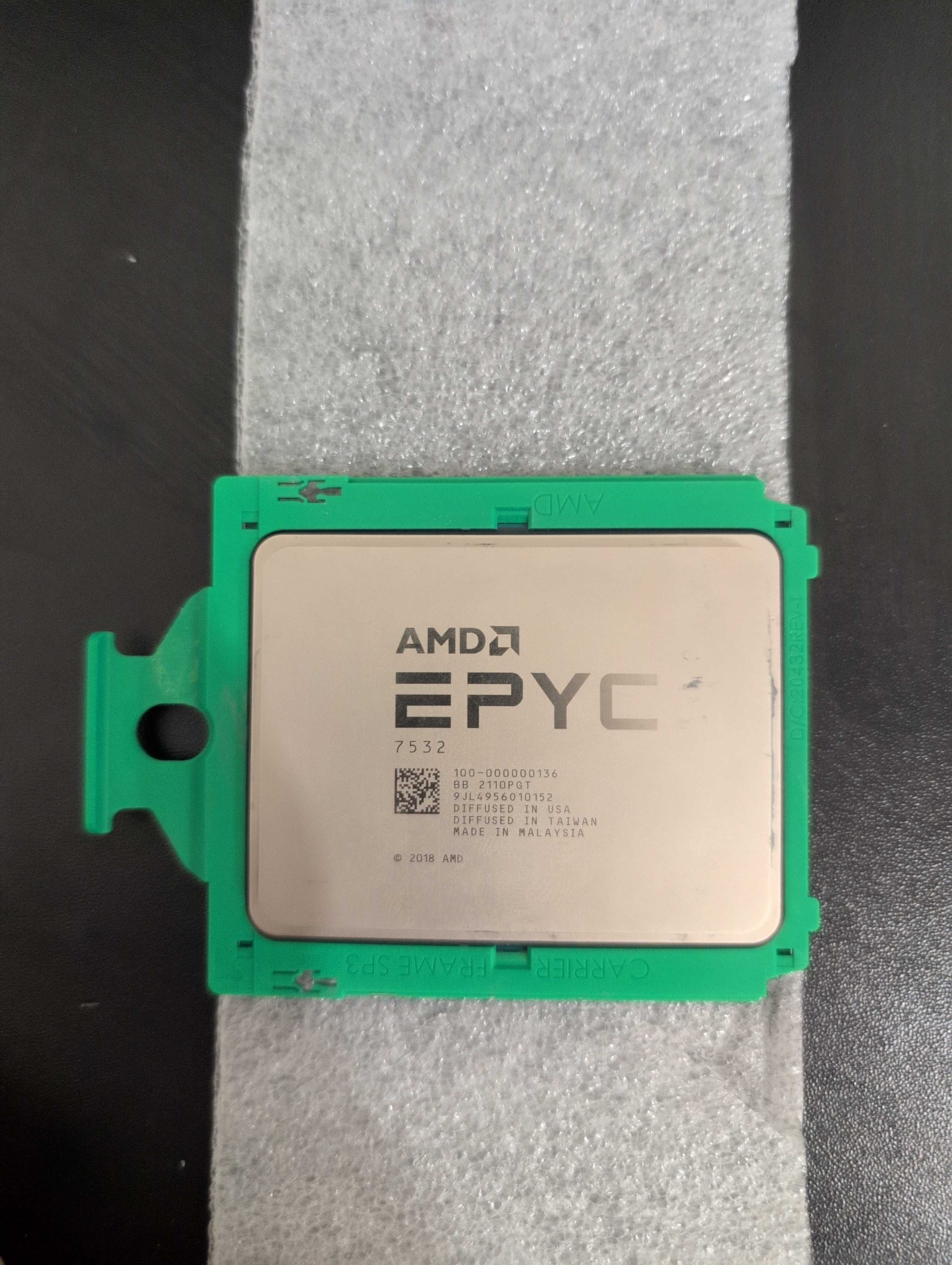 Procesor AMD EPYC 7532 32/64, AI, LLM, Olama, Proxmox
