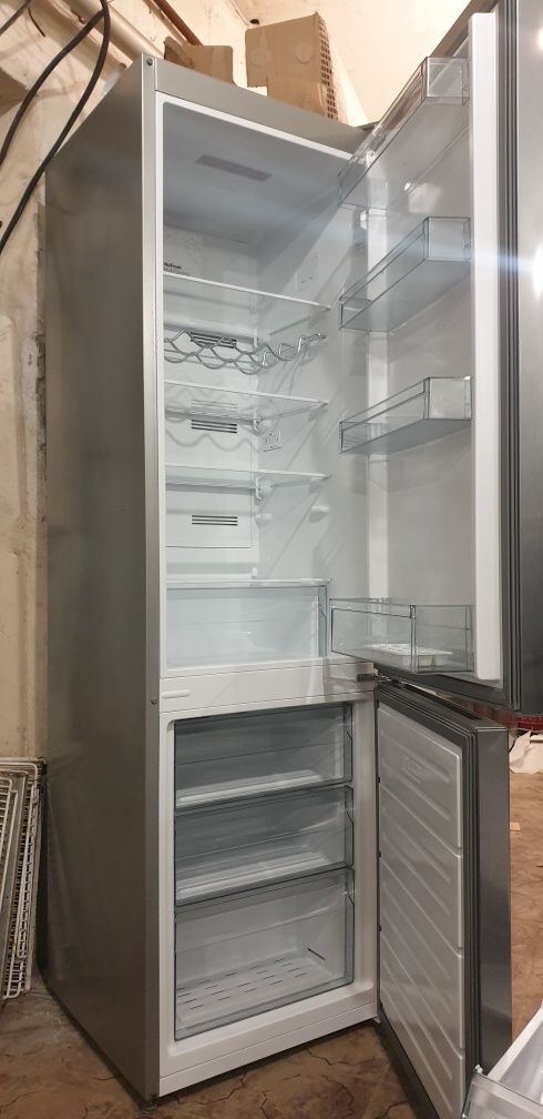 Холодильник VESTFROST CFF287X