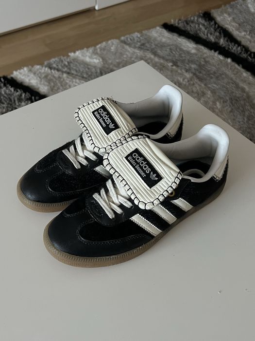 Adidas Wales Bonner Pretas e Brancas.