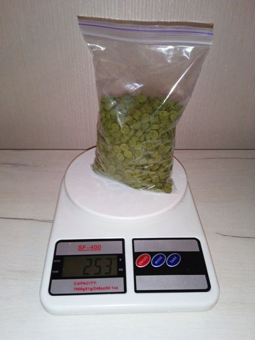 Продам корм для рибок акваріумних ,,за 250 грам за 100 грн.