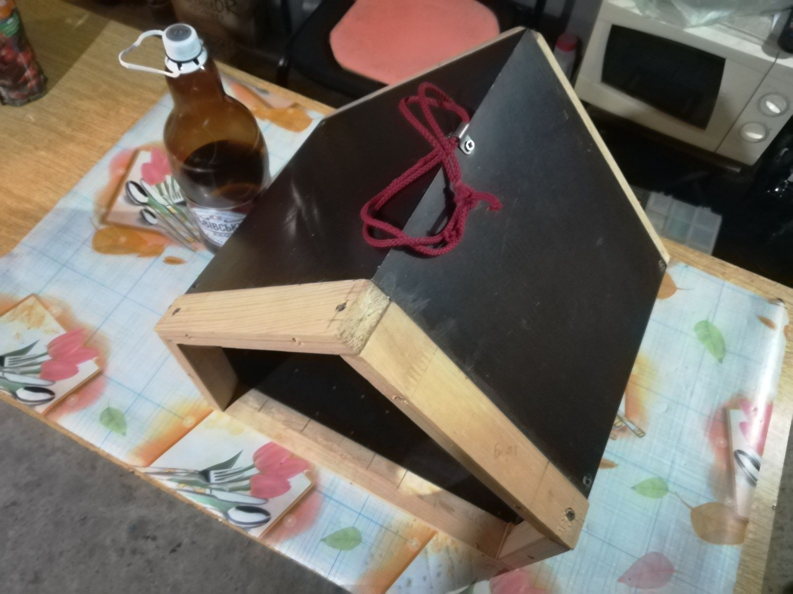 Домик для белок. Кормушка для птиц, скворечник.