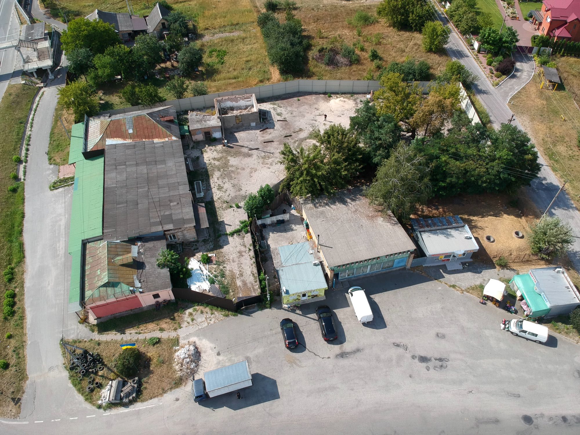 Фасад Житомирська траса, магазин 454м2 + 25 сотів Любимівка Гурівщина.