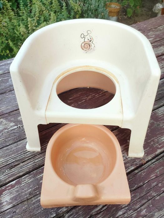 Фiрмений  дитячий  горщик iз з"емною  вставкою для виливання та мийки