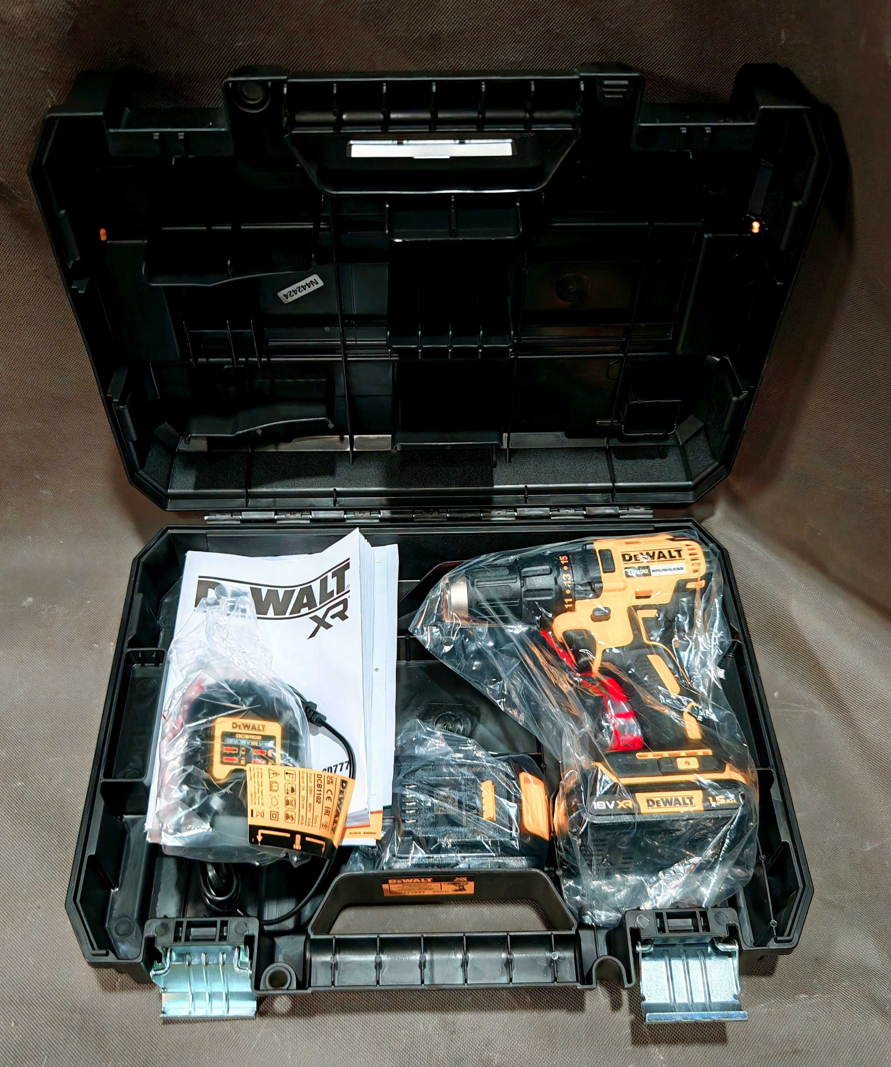 Bezszczotkowa Wiertarko-wkrętarka Dewalt DCD777S2T 18V 2x Aku Nowe