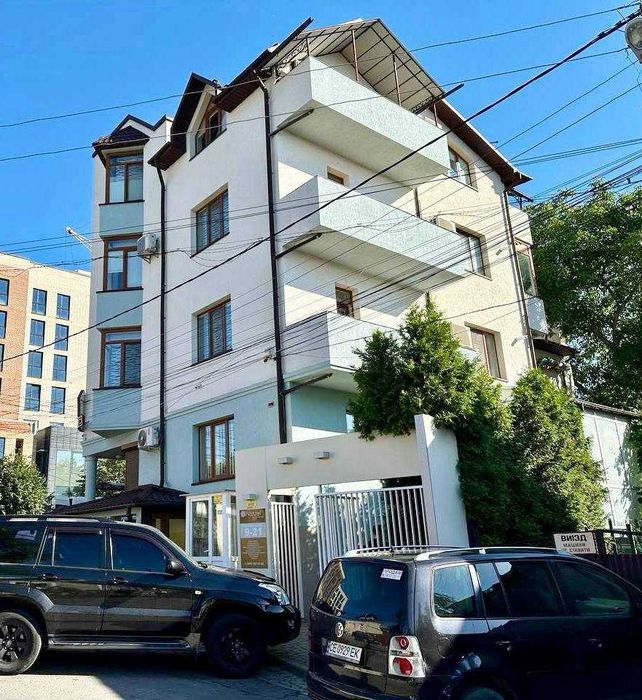 Комерційне приміщення Чернівці центр 3 поверхи 432 м^2 шикарний ремонт