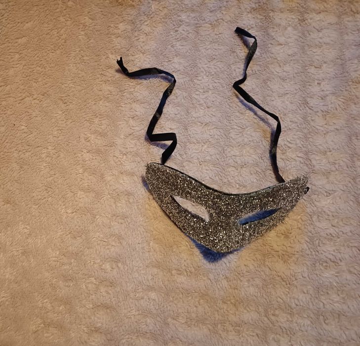 Maska karnawałowa srebrna błyszcząca rozmiar uniwersalny