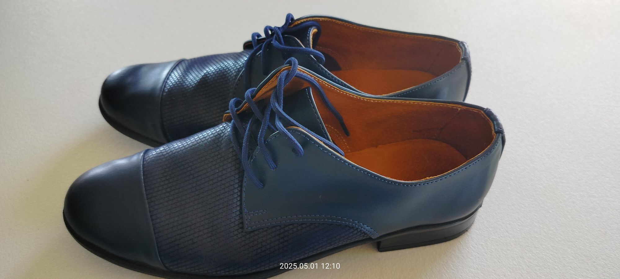 Buty eleganckie chłopięce r. 35