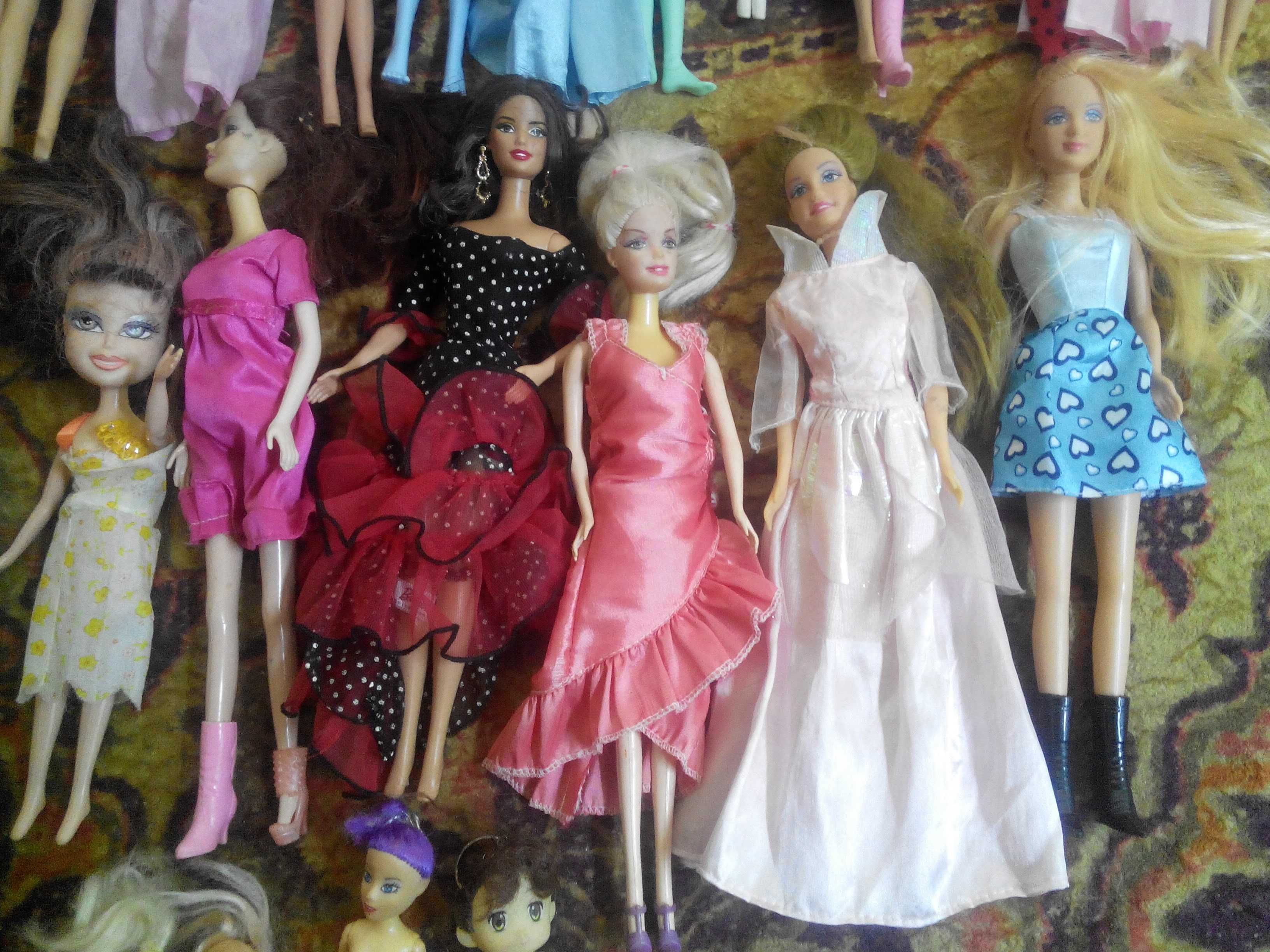 Barbie Барбі ляльки багато